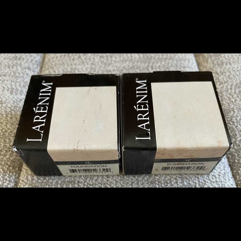 Larenim Mineral Foundation 1c - lot of 2